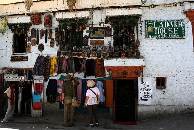 tourists in Leh town