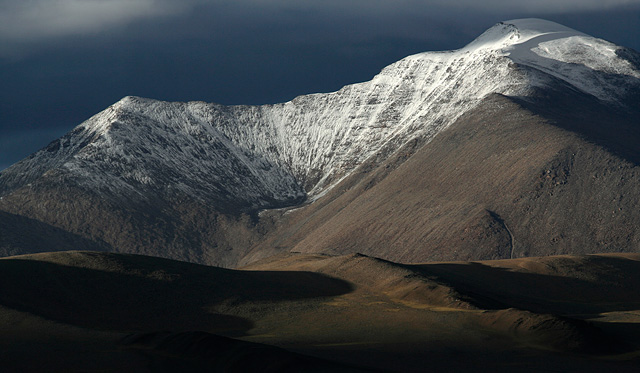 mountains near tso moriri lake, ladakh